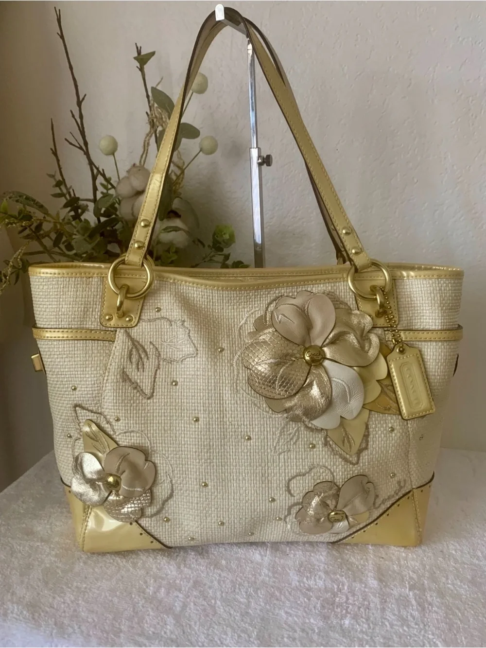 RARE Coach Raffia Floral Appliqué  Wristlet - Cream and Gold “LIMITED EDITION”